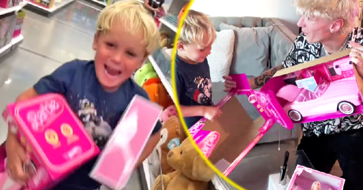 Critican a papá por regalarle a su hijo la Barbie que siempre quiso tener