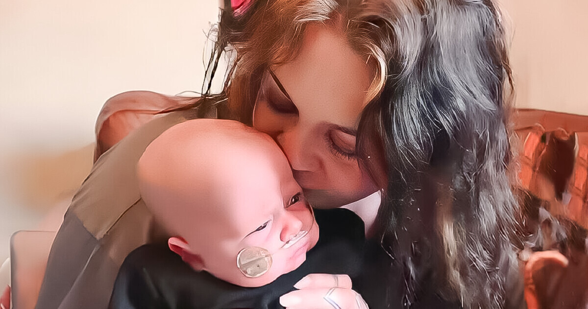 Mamá embarazada de gemelos tomó la dolorosa decisión de salvar solo a uno de ellos