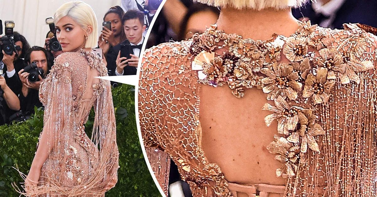 15 Atuendos de famosos que se salieron de lo normal y deslumbraron con su belleza