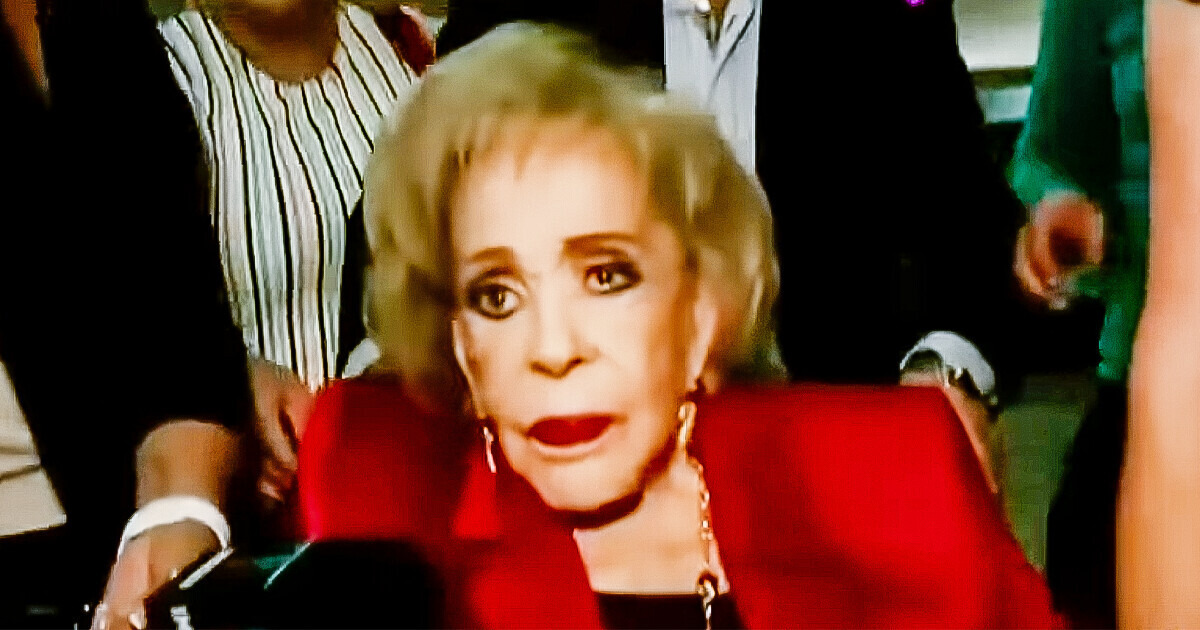 Silvia Pinal reaparece ante el ojo público y la escena ha causado críticas