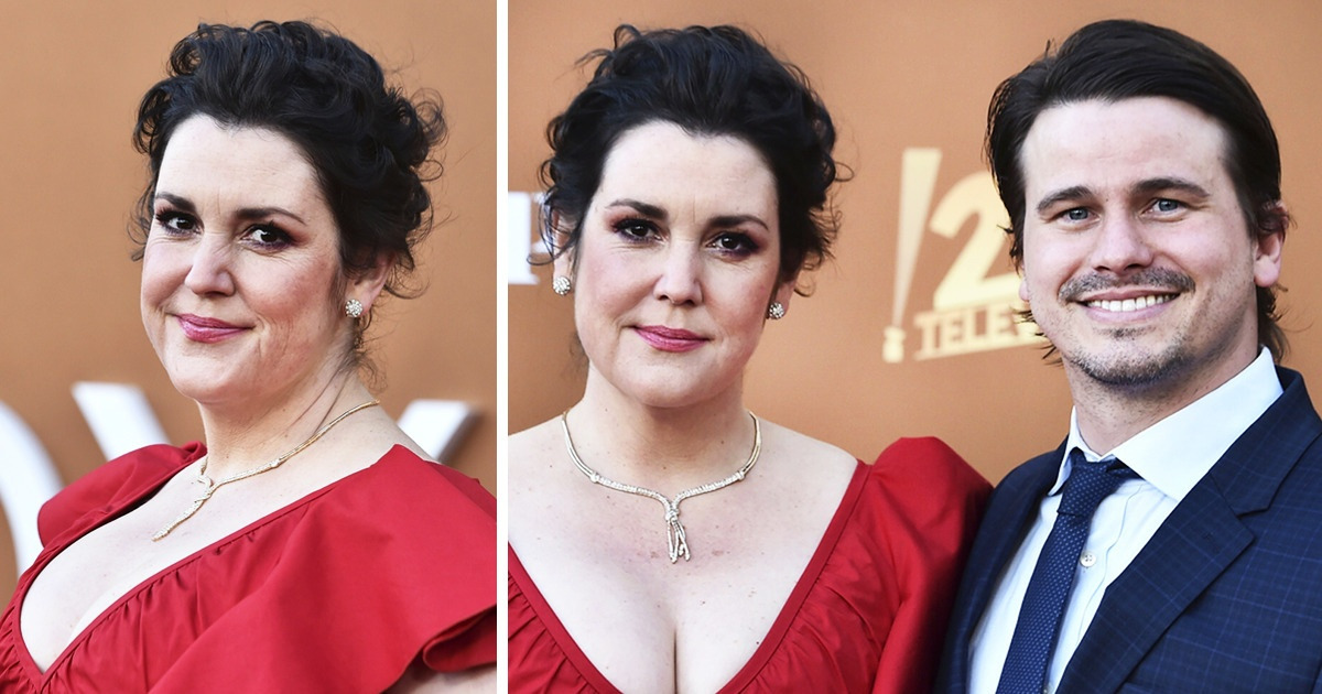 Jason Ritter defendió a su esposa, la actriz Melanie Lynskey, de comentarios en línea que intentaron humillarla por su apariencia física Jason Ritter defendió a su esposa, la actriz Melanie Lynskey, de comentarios en línea que intentaron humillarla por su apariencia física