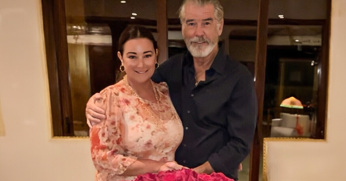 Pierce Brosnan regala 60 rosas a su esposa Keely Shaye por su 60 cumpleaños y le rinde el homenaje más dulce