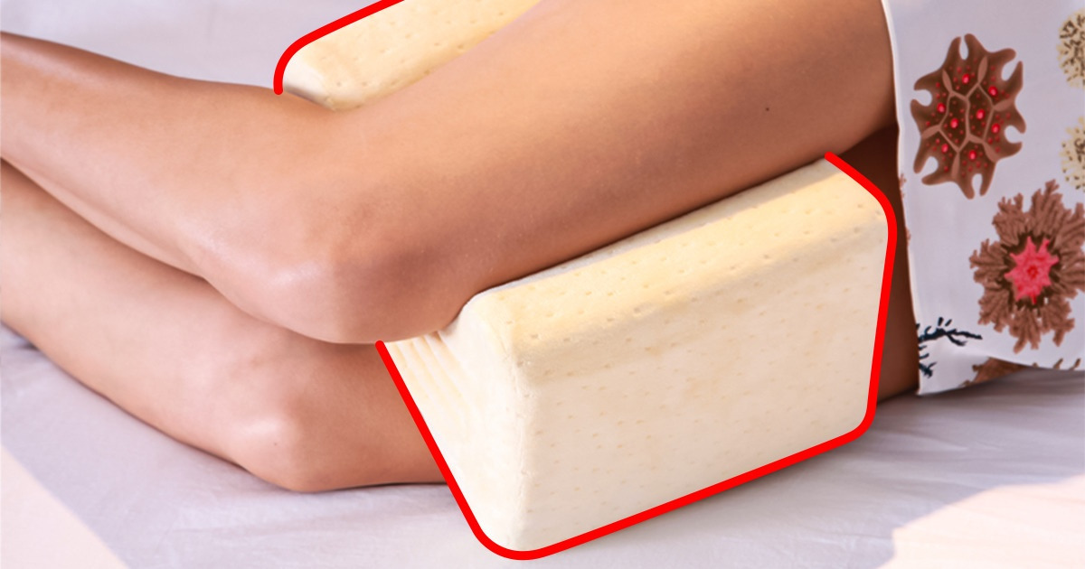 Qué puede pasarle a tu cuerpo si duermes con una almohada entre las rodillas o debajo de ellas Qué puede pasarle a tu cuerpo si duermes con una almohada entre las rodillas o debajo de ellas
