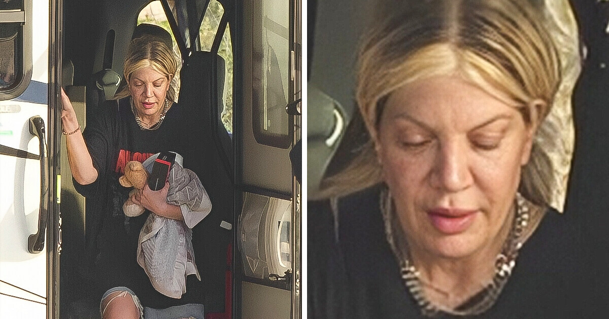 Por qué Tori Spelling y sus hijos tienen que vivir en caravanas y moteles baratos
