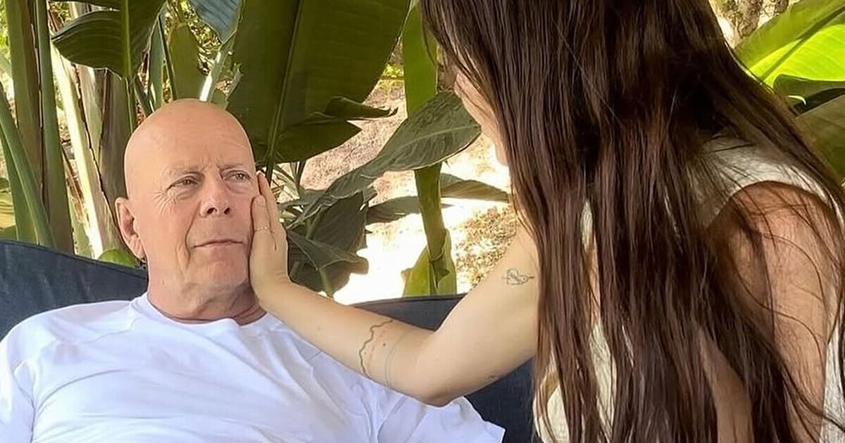 La esposa de Bruce Willis comparte una emotiva confesión en su 17.º aniversario mientras las recientes fotos nos parten el corazón La esposa de Bruce Willis comparte una emotiva confesión en su 17.º aniversario mientras las recientes fotos nos parten el corazón