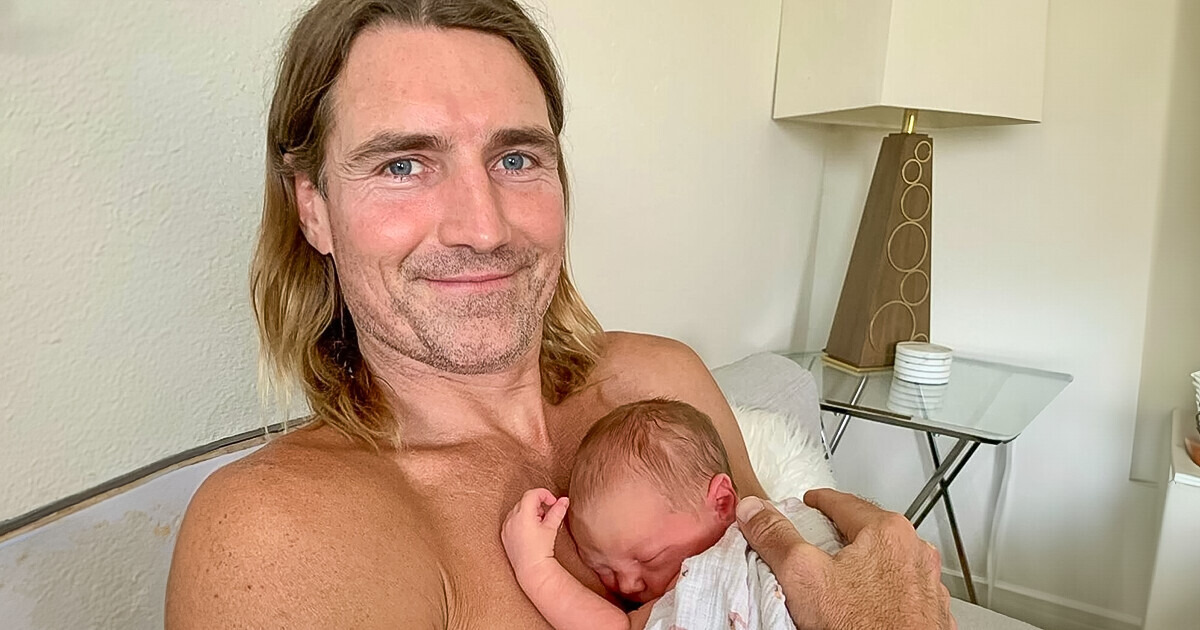 Un padre se lanza desesperado de Australia a Estados Unidos para impedir que su ex dé en adopción a su hija recién nacida Un padre se lanza desesperado de Australia a Estados Unidos para impedir que su ex dé en adopción a su hija recién nacida