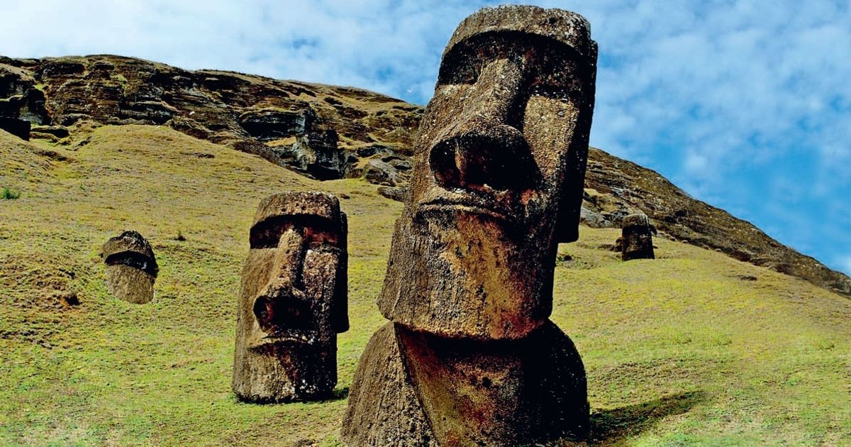 ¿Sabes qué hay bajo las cabezas en la Isla de Pascua?