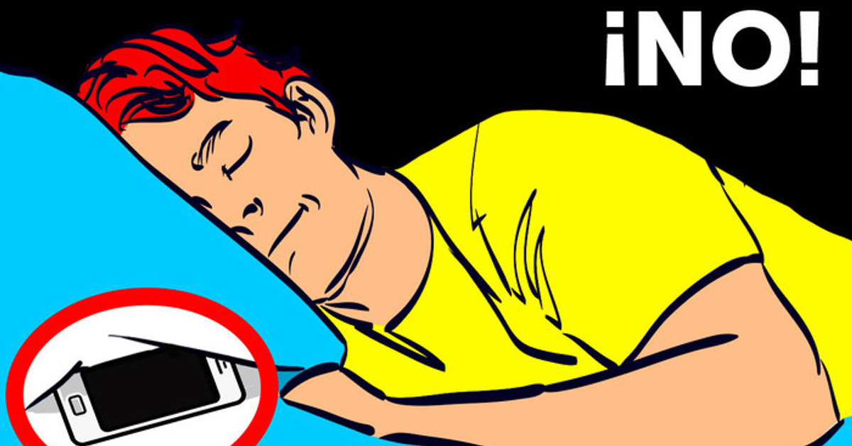 Deja de cargar tu celular en la cama, ¡esto podría pasar!