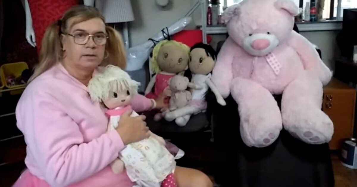 Cómo un hombre dejó todo para vivir como una niña de 6 años Cómo un hombre dejó todo para vivir como una niña de 6 años