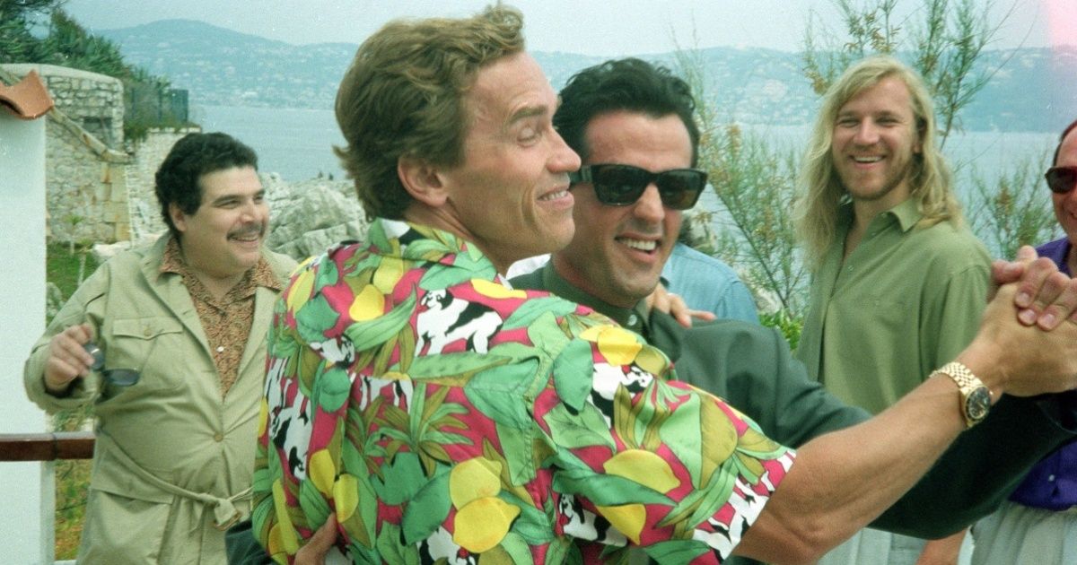 17 Fotografías poco comunes de famosos jugando y riendo como niños