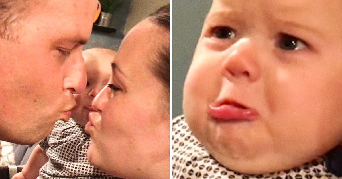 Una bebé celosa no puede dejar de llorar cuando sus padres se besan