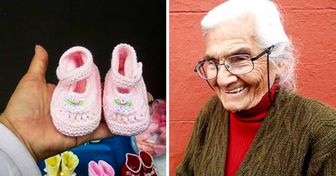 Una señora de 93 años puso un puesto callejero de zapatitos tejidos para salir adelante, y su esfuerzo es admirable