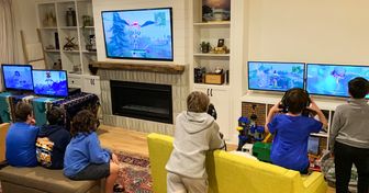 Si tu hijo pasa horas viendo videos de otros niños jugando videojuegos, es momento de que sepas por qué lo hace